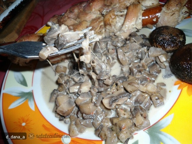 Imagine Reteta culinara Ciuperci in Sos de Parmezan | 2review.ro