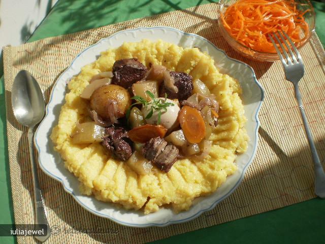 Imagine Reteta culinara Pulpa de Caprioara in Sos de Vin | 2review.ro