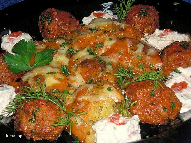 Imagine Reteta culinara Chiftelute cu Perisoare de Cartofi si Mujdei | 2review.ro