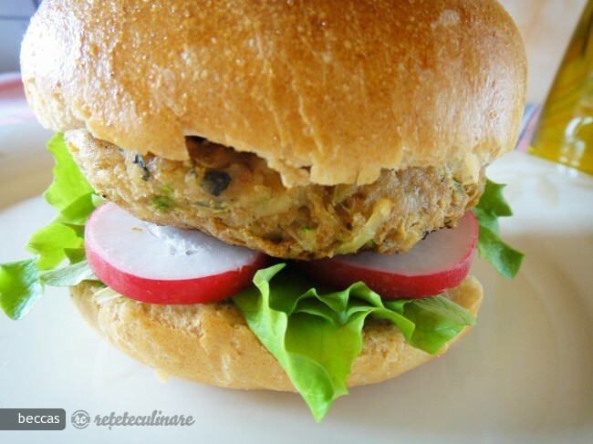 Imagine Reteta culinara Burger cu Piept de Curcan si Dovlecel | 2review.ro