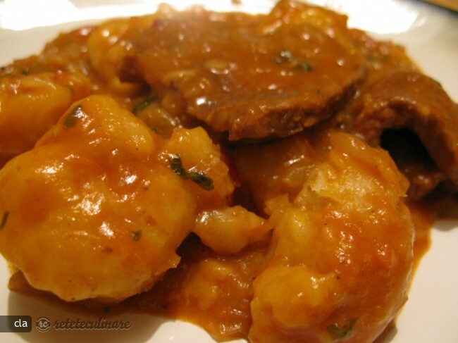 Imagine Reteta culinara Gulas de Vita cu Galuste | 2review.ro