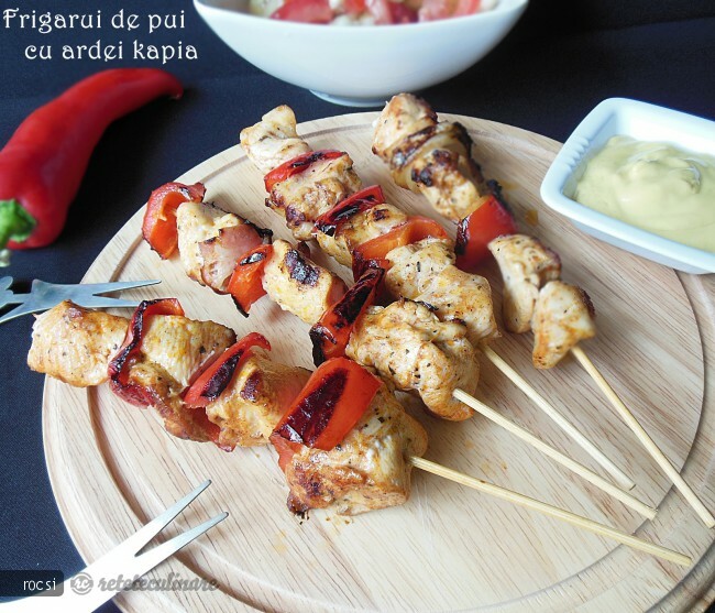Imagine Reteta culinara Frigarui de pui cu ardei kapia | 2review.ro
