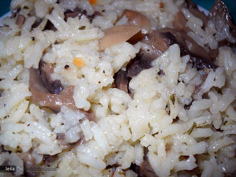 Imagine Reteta culinara Orez cu Ciuperci | 2review.ro