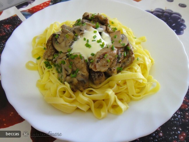Imagine Reteta culinara Stroganoff cu Ciuperci si Carne de Vita | 2review.ro