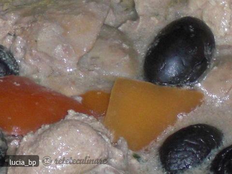 Imagine Reteta culinara Tocanita de Ficatei cu Sos de Smantana, Cimbrisor si Masline Negre | 2review.ro