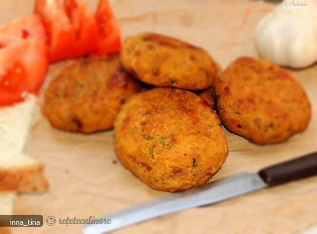 Imagine Reteta culinara Chiftele de Paine Umplute cu Cascaval si Sunca | 2review.ro