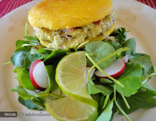 Imagine Reteta culinara Arepas cu Pui si Avocado | 2review.ro