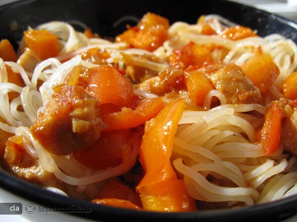 Imagine Reteta culinara Noodles cu Carne de Porc | 2review.ro