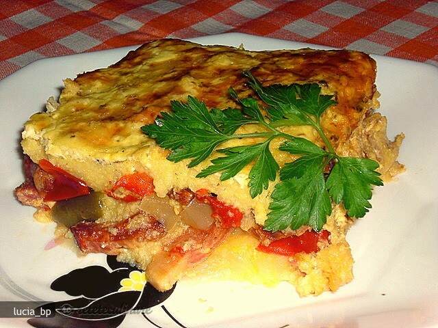 Imagine Reteta culinara Mamaliga cu Carnati si Ardei Copti, la Cuptor | 2review.ro