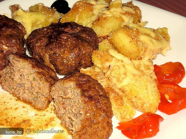 Imagine Reteta culinara Chiftele cu Sos | 2review.ro