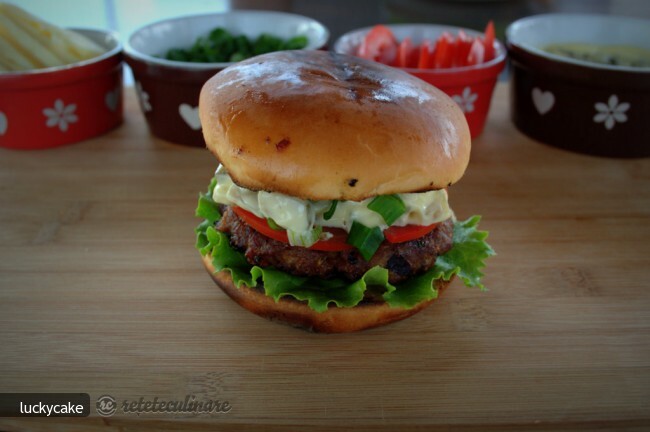 Imagine Reteta culinara Hamburgeri Deliciosi | 2review.ro