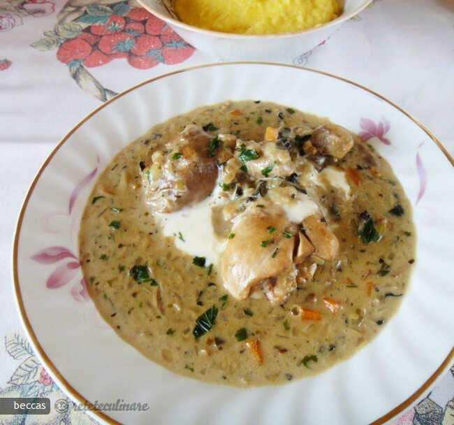 Imagine Reteta culinara Tocana cu Pui, Hribi si Trambita Piticului | 2review.ro