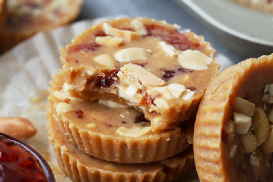 Imagine Reteta culinara Crocante cu Unt de Arahide și Jeleu Cupe | 2review.ro