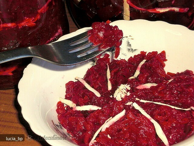 Imagine Reteta culinara Salata de Sfecla Rosie pentru Iarna | 2review.ro