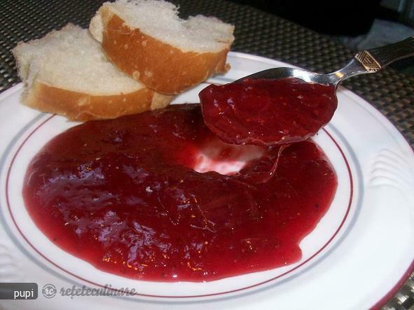 Imagine Reteta culinara Dulceata de Rubarba si Capsuni | 2review.ro