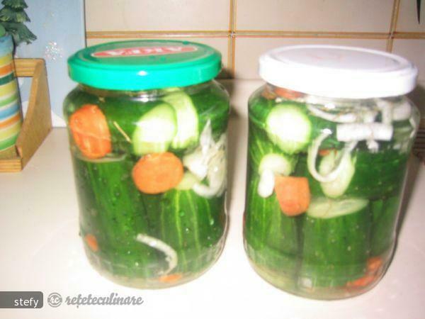 Imagine Reteta culinara Castraveti in Otet si Castraveti in Saramura | 2review.ro