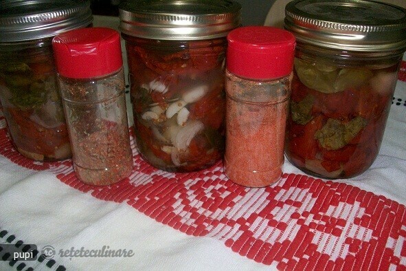 Imagine Reteta culinara Rosii uscate, rosii pudra si fulgi de rosii | 2review.ro