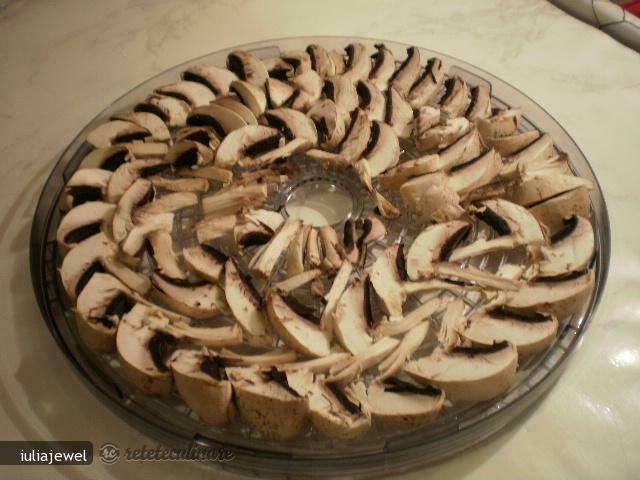 Imagine Reteta culinara Ciuperci Uscate | 2review.ro