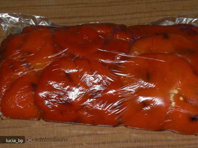 Imagine Reteta culinara Gogosari Rosii Copti, Conservati Pentru Iarna | 2review.ro