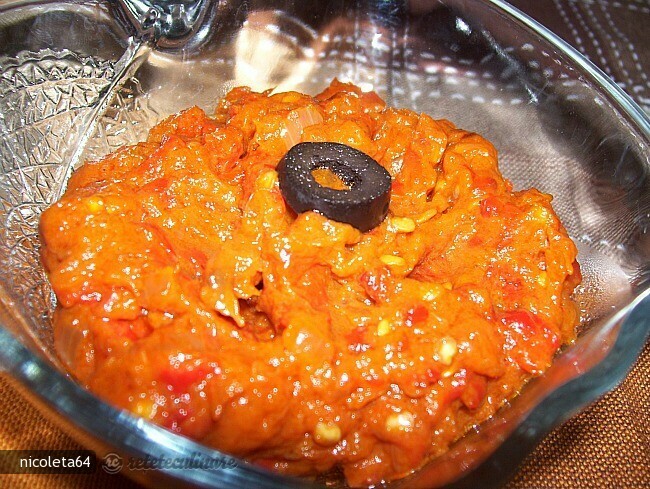 Imagine Reteta culinara Zacusca de Vinete cu Ardei Gras si Masline | 2review.ro