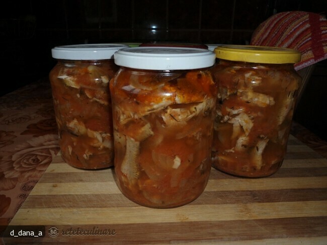 Imagine Reteta culinara Conserva de Peste in Sos Tomat | 2review.ro