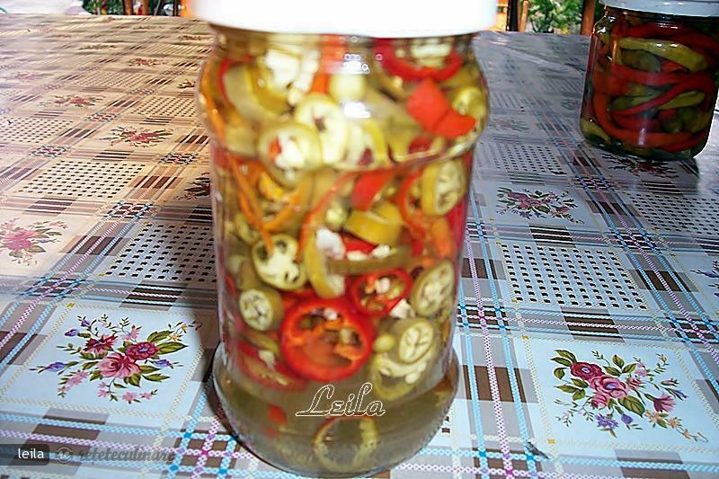 Imagine Reteta culinara Ardei Iuti Feliati in Otet | 2review.ro