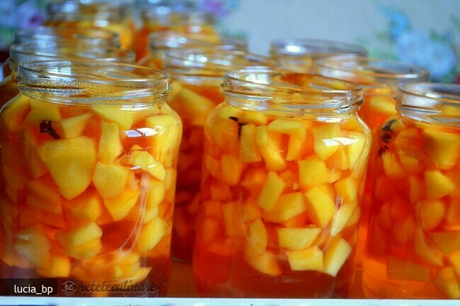 Imagine Reteta culinara Compot de Gutui cu Aroma si Culoare Intensificata | 2review.ro