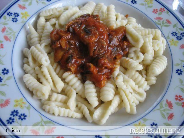 Imagine Reteta culinara Malloreddus cu Sos de Ciuperci | 2review.ro