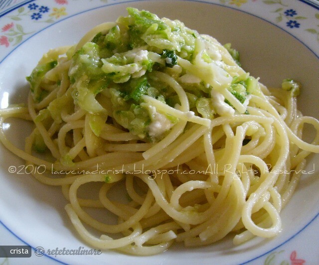 Imagine Reteta culinara Spaghete cu Dovlecei Menta si Telemea | 2review.ro