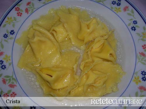 Imagine Reteta culinara Cappelletti umpluti cu brinza - in supa | 2review.ro