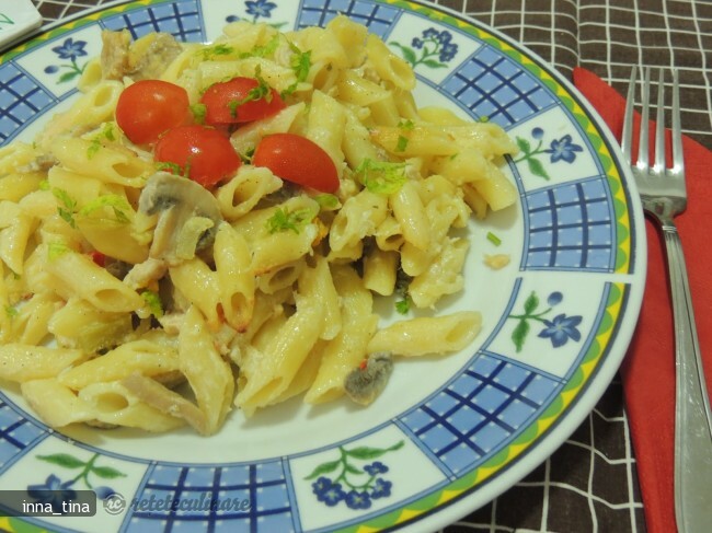 Imagine Reteta culinara Penne Rigate cu Piept de Pui si Ciuperci, la Cuptor | 2review.ro