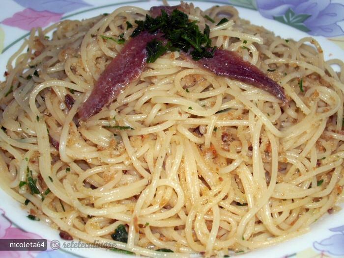Imagine Reteta culinara Spaghete cu Hamsii si Pesmet | 2review.ro
