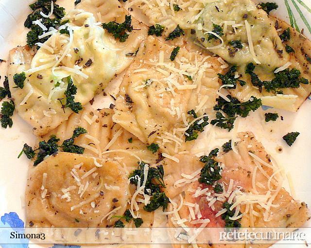 Imagine Reteta culinara Ravioli cu Dovleac in Sos de Unt si Ierburi Aromate | 2review.ro