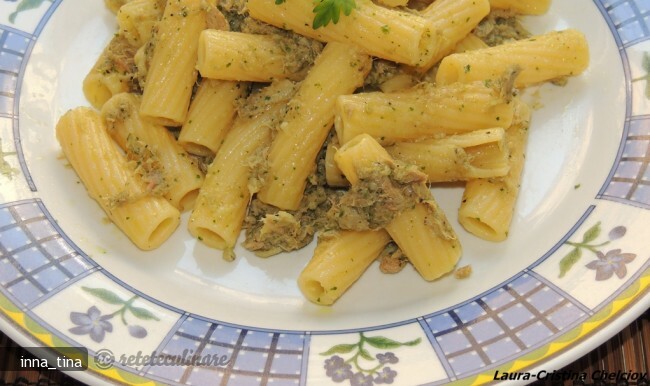 Imagine Reteta culinara Paste cu Pesto si Ton | 2review.ro