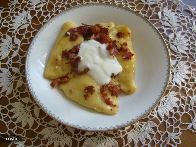 Imagine Reteta culinara Bryndzove Pirohy (Coltunasi Slovaci cu Brinza) | 2review.ro