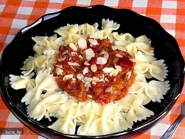 Imagine Reteta culinara Farfalle cu Dovlecei si Migdale | 2review.ro