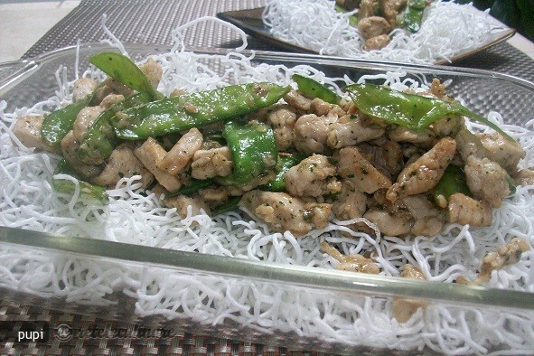 Imagine Reteta culinara Taietei Pufosi de Orez cu Pui | 2review.ro