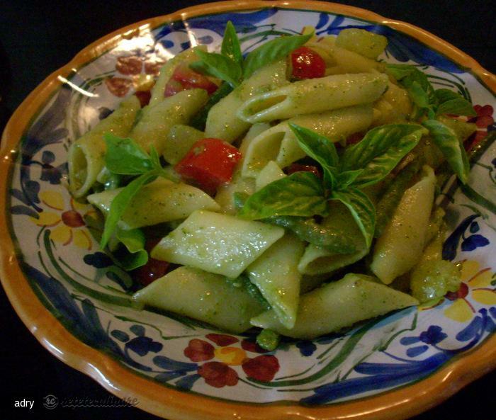 Imagine Reteta culinara Paste cu Sos de Busuioc (pesto), Fasole Verde si Cartofi | 2review.ro