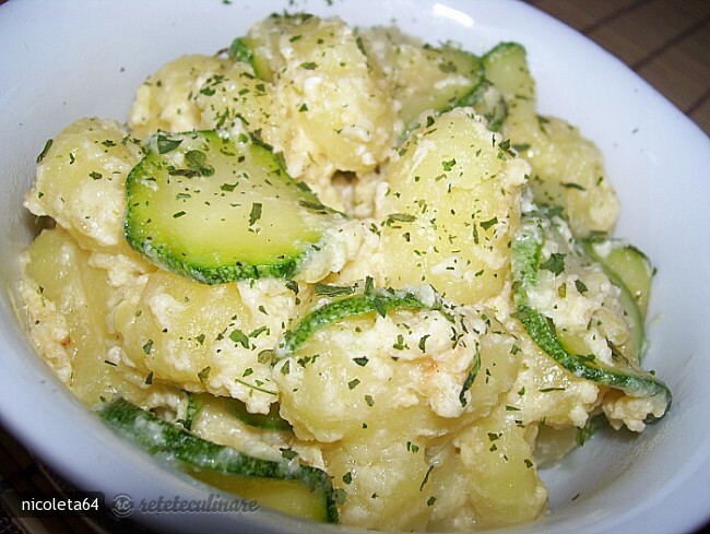 Imagine Reteta culinara Gnocchi de Cartofi cu Carbonara Vegetariana de Dovlecei | 2review.ro