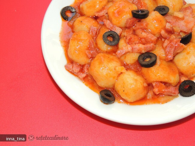 Imagine Reteta culinara Gnocchi cu Morcovi si Cartofi (facuti in Casa) in Sos Tomat | 2review.ro