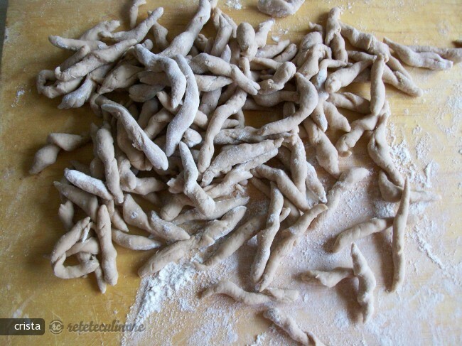 Imagine Reteta culinara Trofie din Faina de Castane cu Pesto de Busuioc | 2review.ro