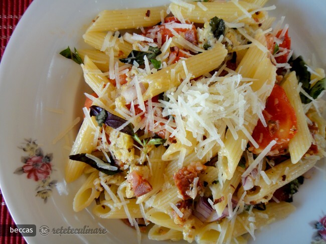 Imagine Reteta culinara Penne cu Chorizo, Legume si Manchego | 2review.ro