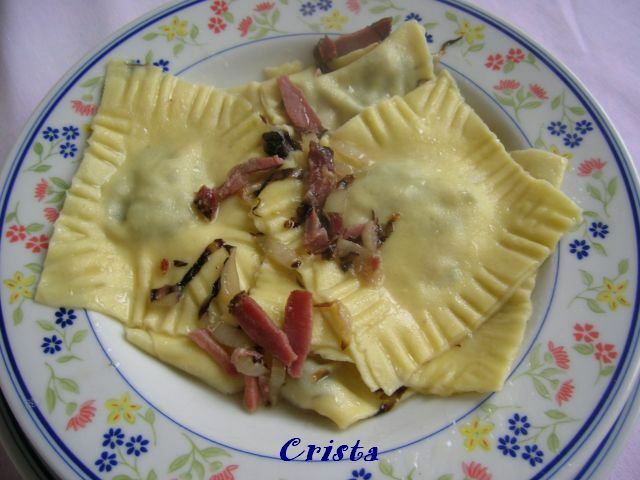 Imagine Reteta culinara Ravioli cu Radicchio si Speck | 2review.ro