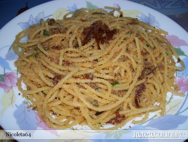 Imagine Reteta culinara Spaghete Cu Pesmet, Rosii Uscate Si Hamsii | 2review.ro