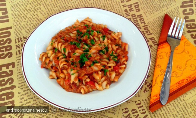 Imagine Reteta culinara Fusilli cu ton si rosii | 2review.ro