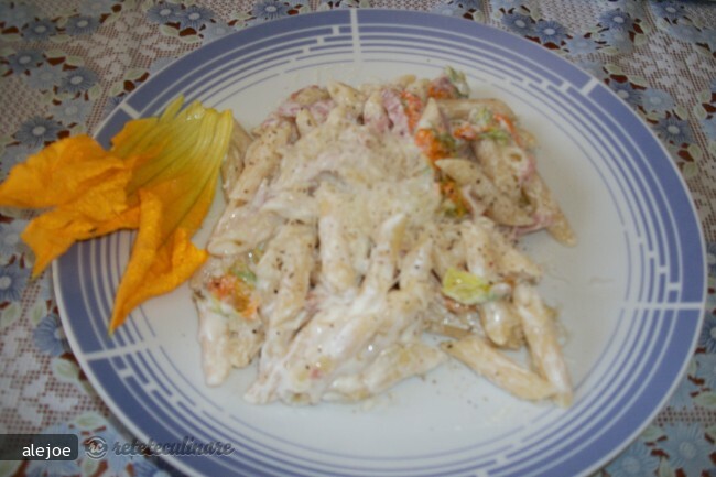 Imagine Reteta culinara Paste cu Flori de Dovlecei | 2review.ro