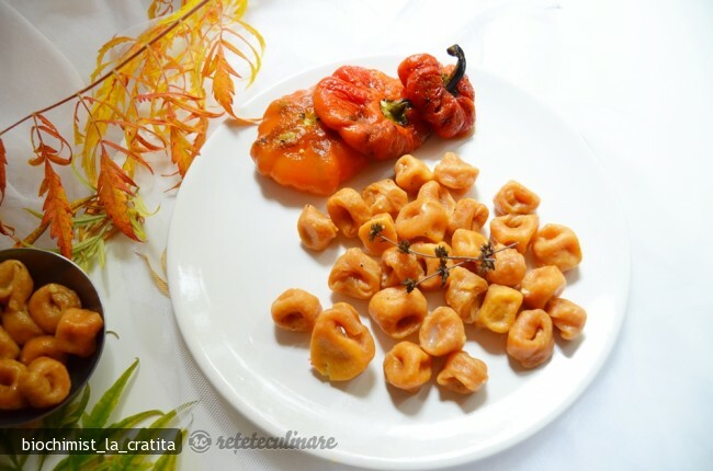 Imagine Reteta culinara Tortellini cu Ardei Copt, Branza si Cimbru | 2review.ro