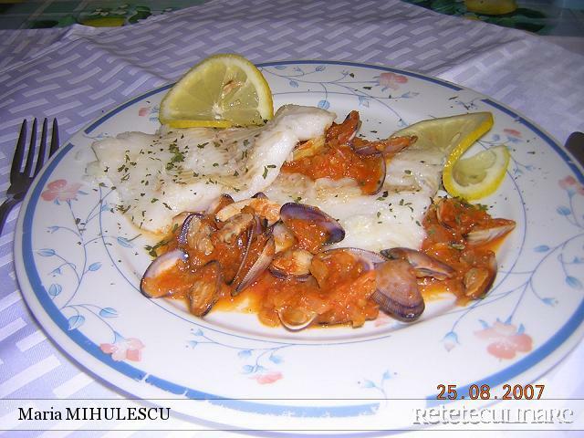 Imagine Reteta culinara Fletan cu Tellinas si Sos de Rosii | 2review.ro