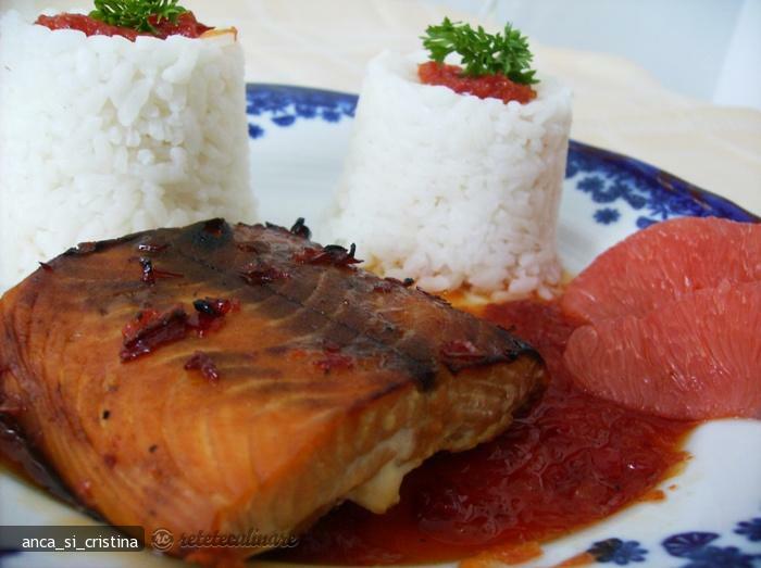 Imagine Reteta culinara Somon Glazurat cu Sos Picant de Grapefruit | 2review.ro
