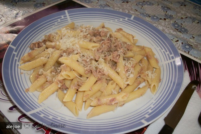 Imagine Reteta culinara Penne Con Tonno E Cipolla (Paste cu Ton si Ceapa ) | 2review.ro